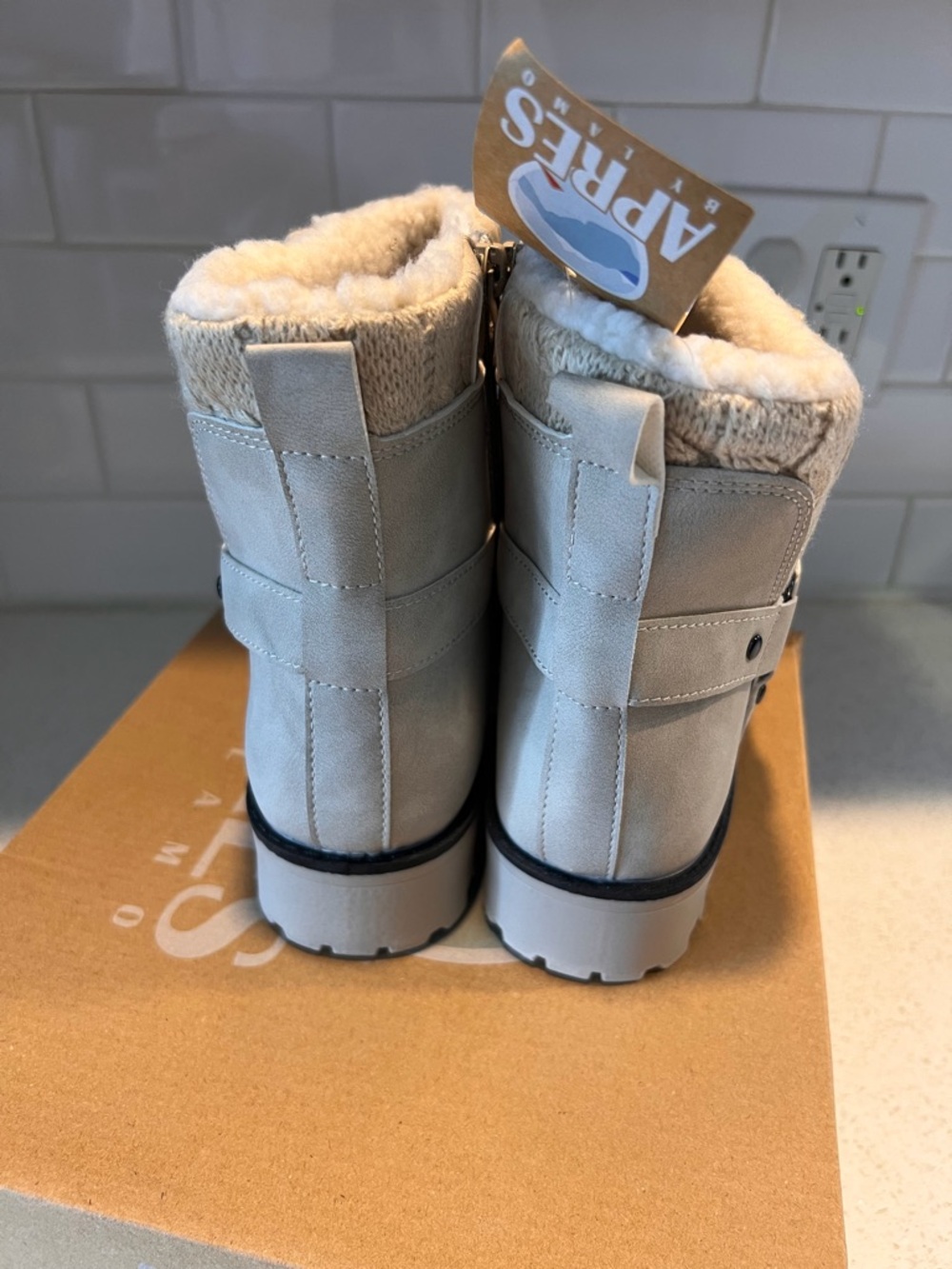 Light Taupe Women's Boots - Size 8 - Picture 2 of 5